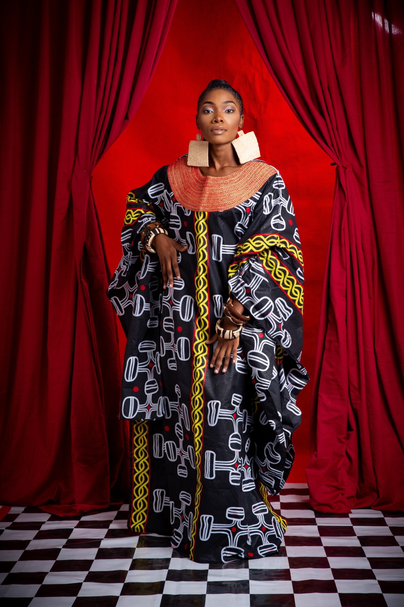 Image 1 of Nden Bobo Black Toghu decorated boubou dress (TEGUE)