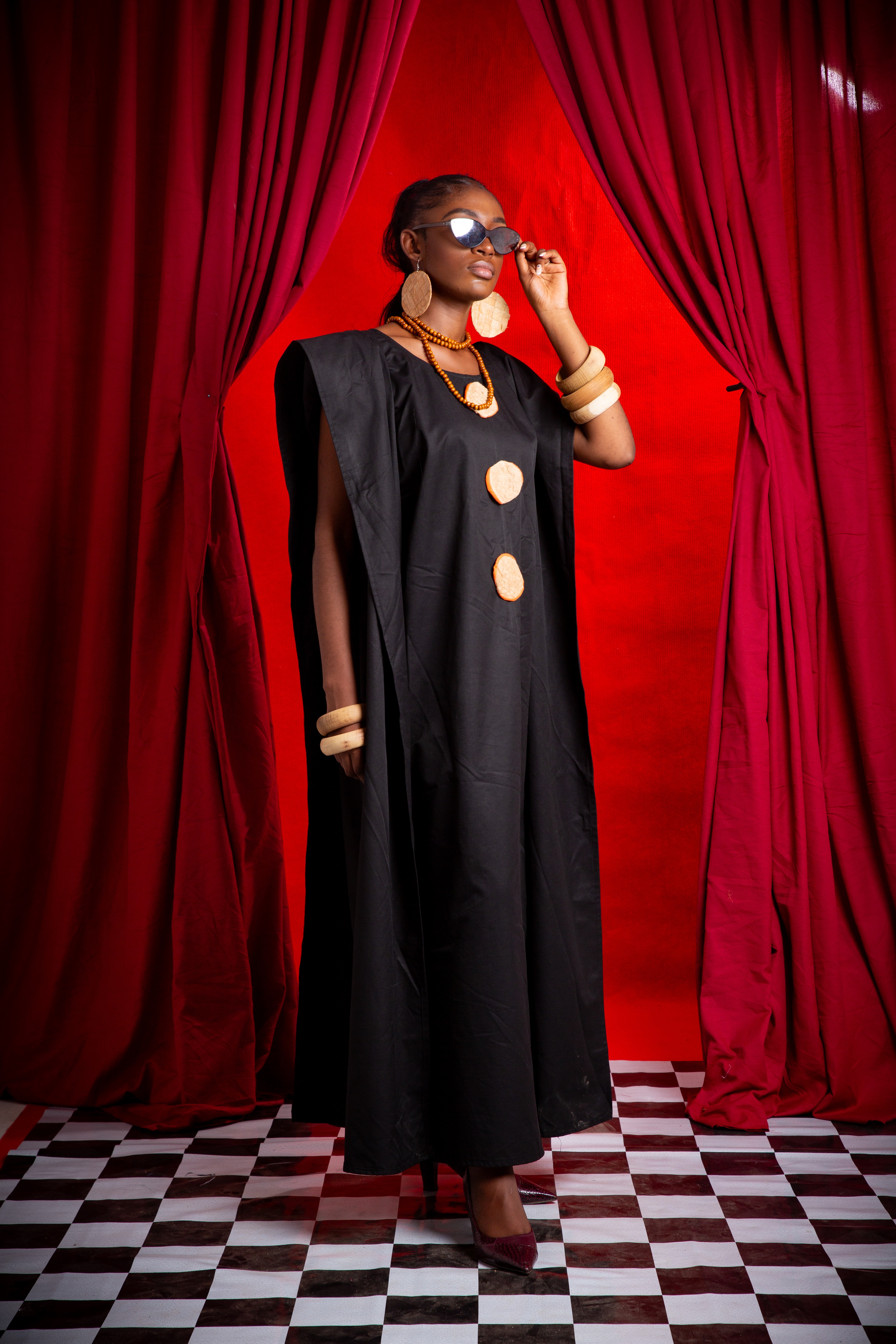 Image 1 of Nden bobo black cotton boubou dress with obom decorations (TEGUE)