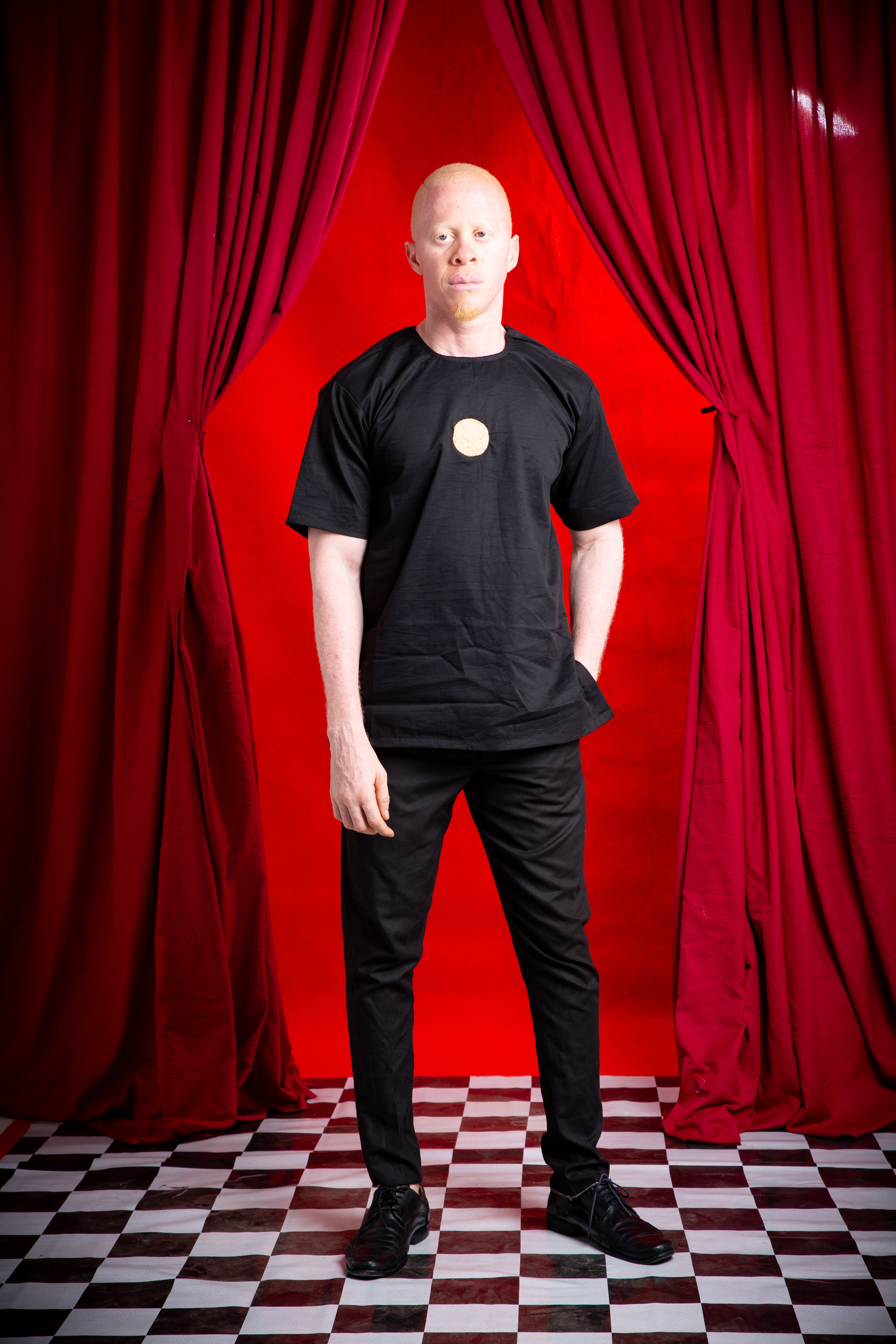 Image 1 of Ela black cotton shirt with obom decoration (TEGUE)